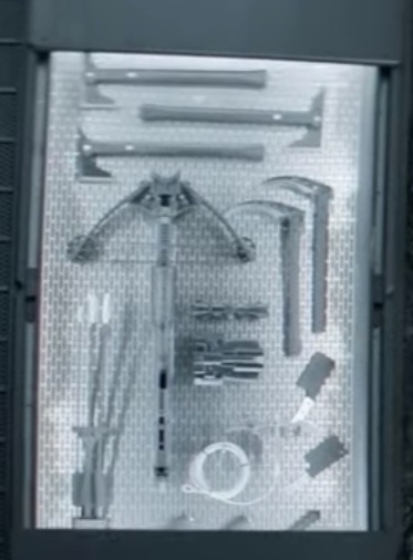 Batwoman2019_BatmanGadgets1.jpg